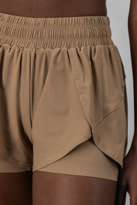 Airflow Run Short - Sandstone